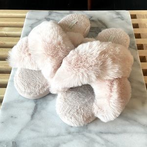 Faux fur crossover fluffy slippers